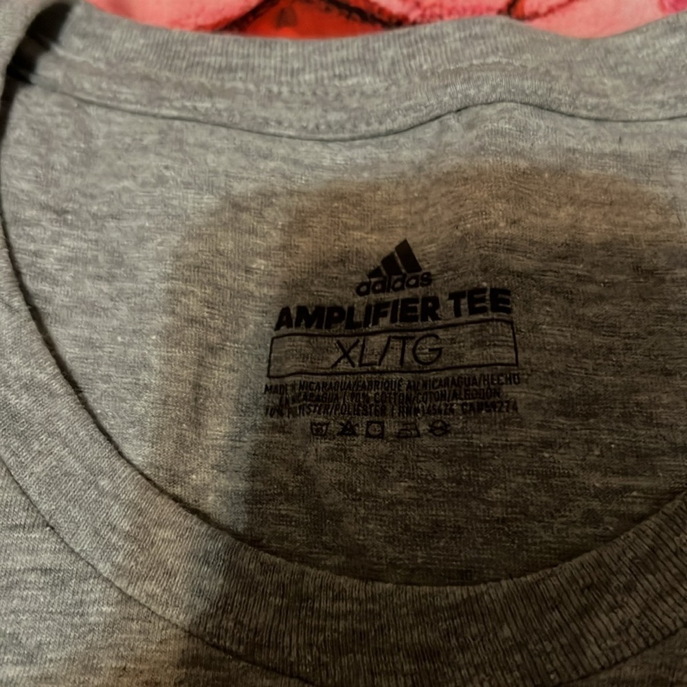 Women’s  Xl adidas gray short sleeve t-shirt, nwt - Picture 3 of 4